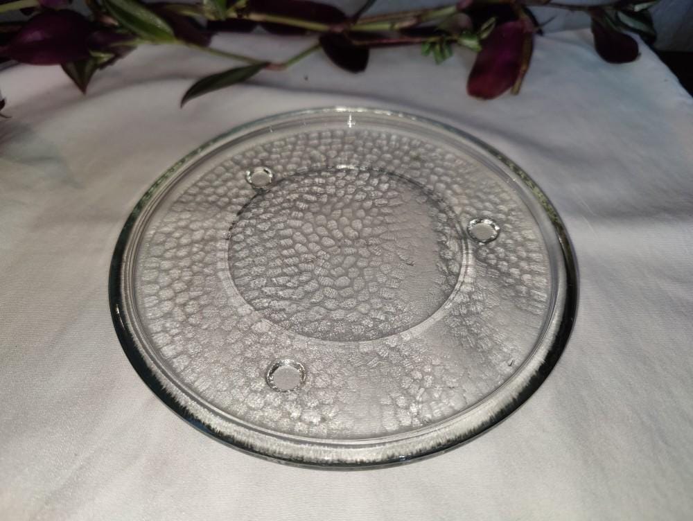 Crystal Glass Plate 6&quot; in diameter and 1 1/2 cm. thick