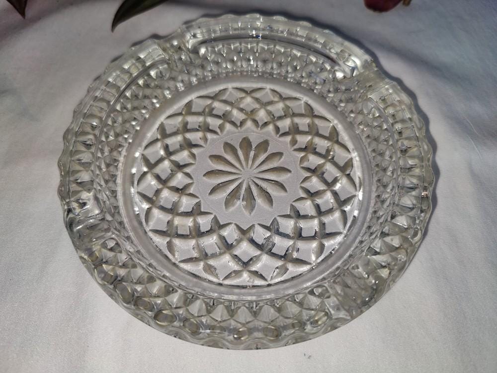 Crystal Ashtray Bowl Weighs approx 12.9oz, 5 1/2&quot; in diameter and 3cm thick.