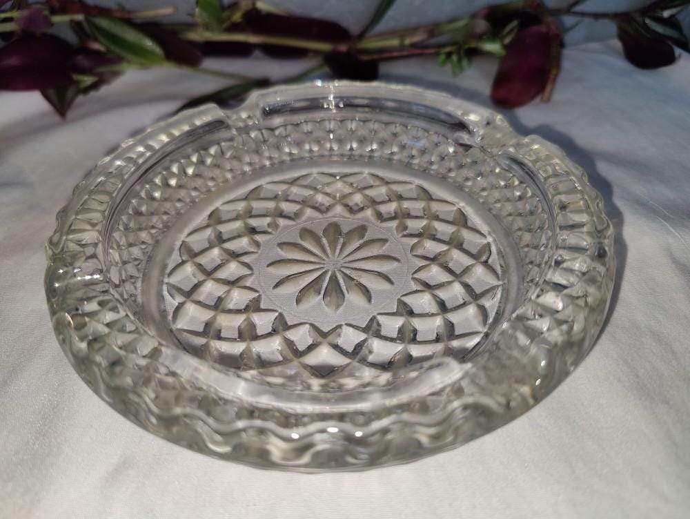 Crystal Ashtray Bowl Weighs approx 12.9oz, 5 1/2&quot; in diameter and 3cm thick.